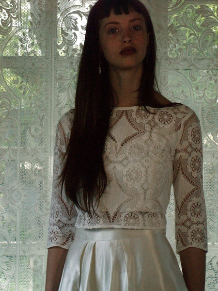 'Button back bolero' in cotton lace