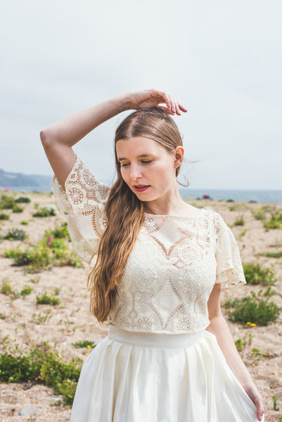 'Ava' button back lace top