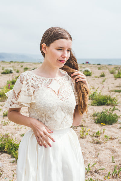 'Ava' button back lace top