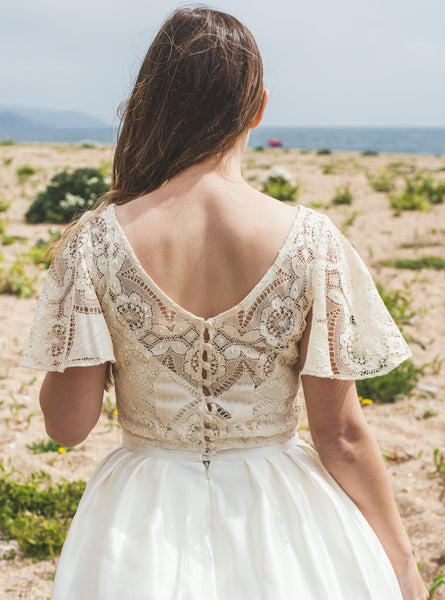 'Ava' button back lace top