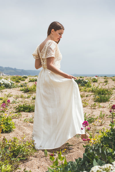 'Ava' button back lace top