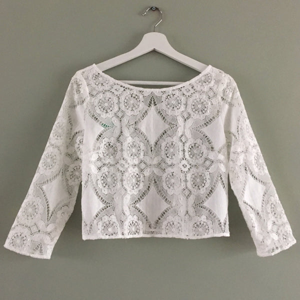 'Button back bolero' in cotton lace