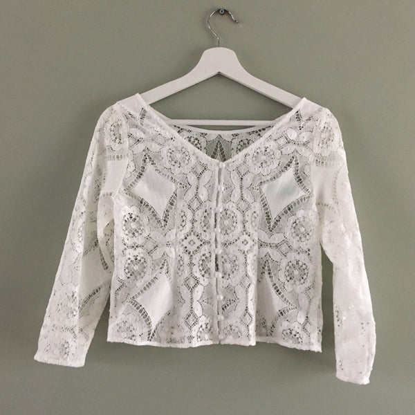 'Button back bolero' in cotton lace